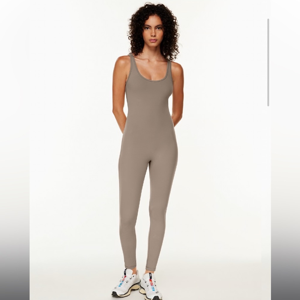 Aritzia TnaLIFE™ Jumpsuit  Size S Like new !